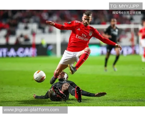 西甲激战：多特蒙德与本菲卡平局红牌事件引发全场热议